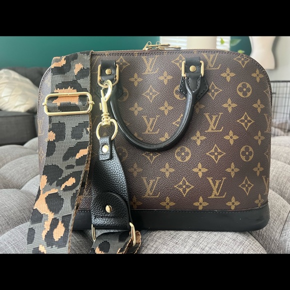 Authentic Louis Vuitton Alma - Picture 2 of 8